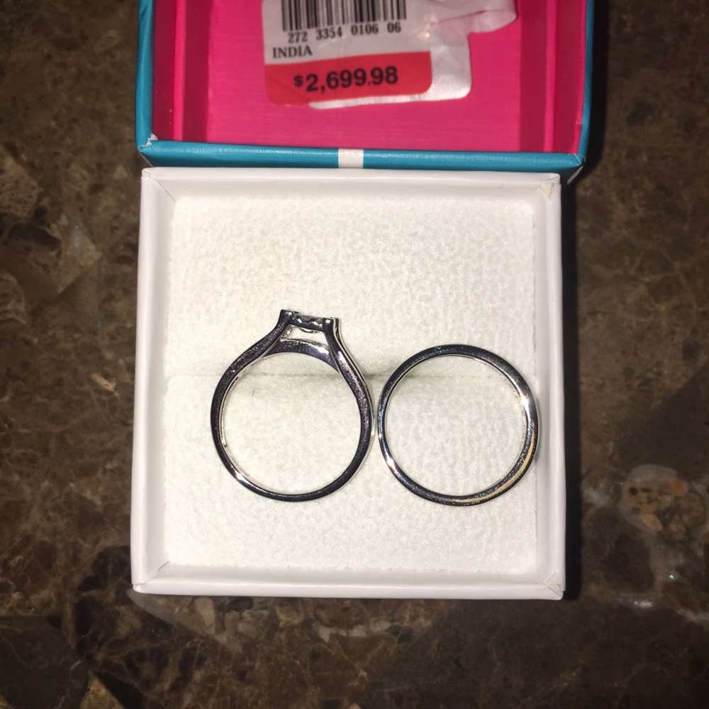 Wedding ring - Picture 2 of 3